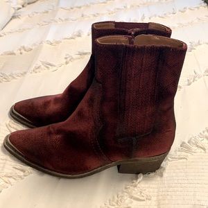 Nwot* Free People “Barbary”velvet distressed boot